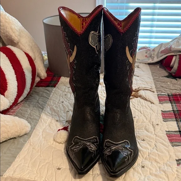 LIBERTY Black Cowboy Boots with Skull Design - Picture 3 of 6